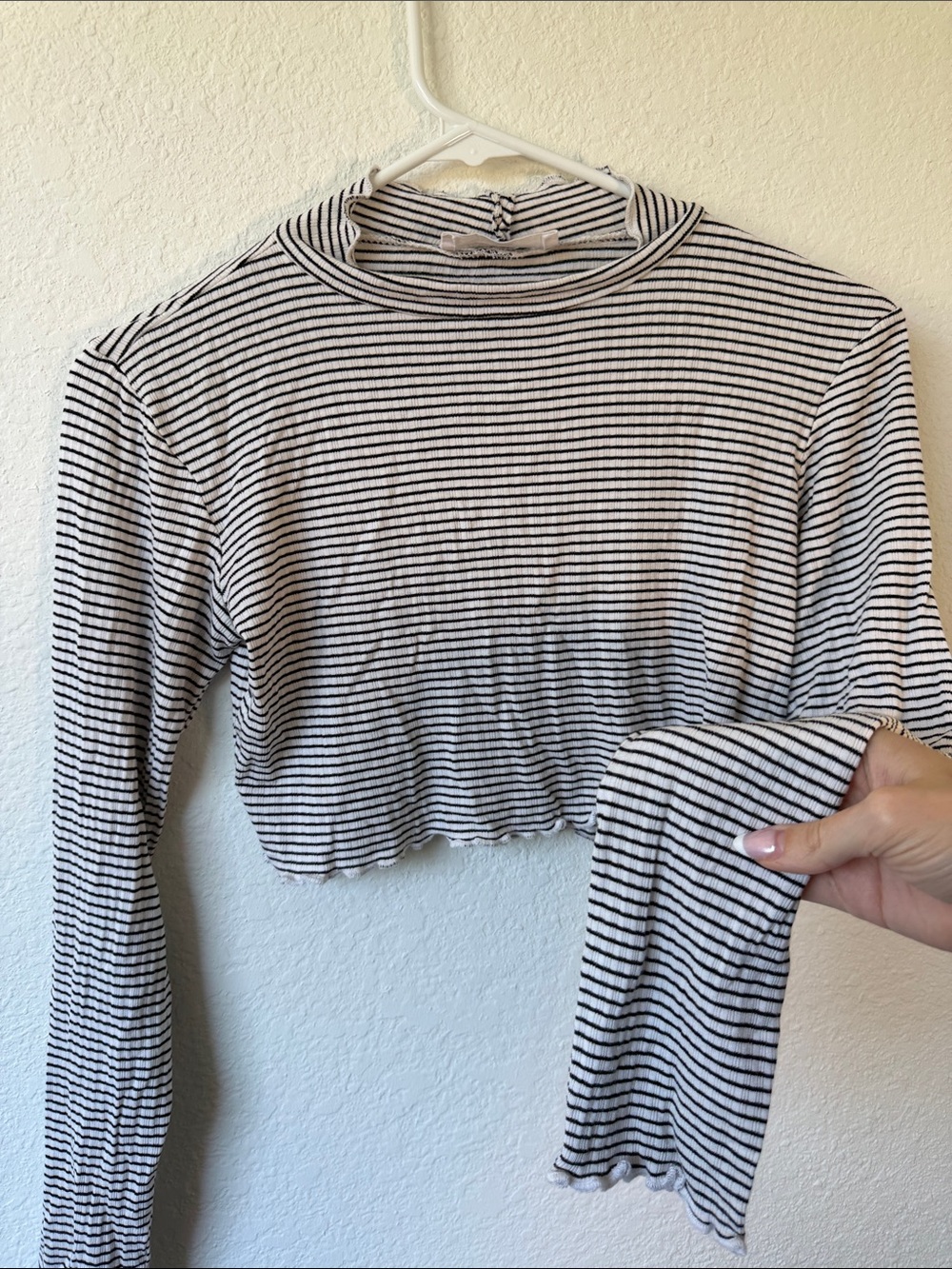 Double Zero Black and White Cropped Striped Long Sleeve Top Size Small